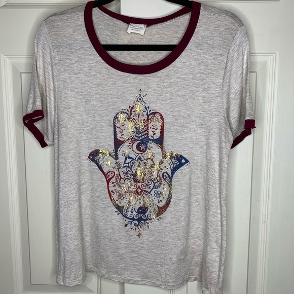 Four Girlz Tops - Four Girlz graphic boho tee size large GUC